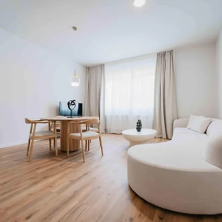 Staylight Mit 2 Schlafzimmern, Designermoebel Und Fruehstueck Celle